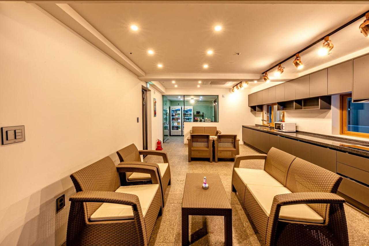 The Jade Hotel Jeju Exterior photo